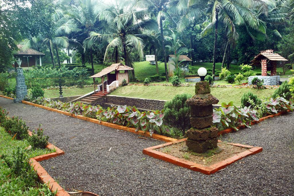 โซมา เบิร์ดส์ ลากูน รีสอร์ท Kotamangalam ภายนอก รูปภาพ